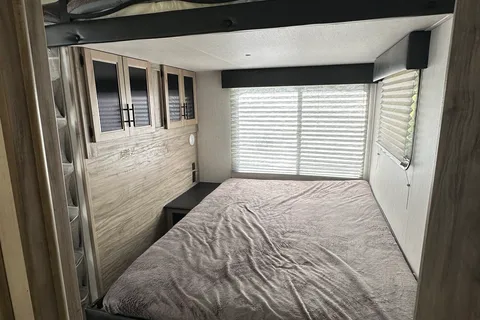 Forest River Artic Wolf 3770 Suite Fifth Wheel