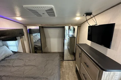 Forest River Artic Wolf 3770 Suite Fifth Wheel