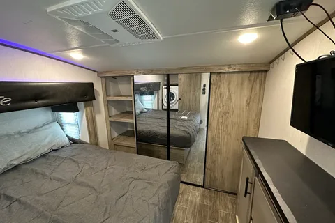 Forest River Artic Wolf 3770 Suite Fifth Wheel
