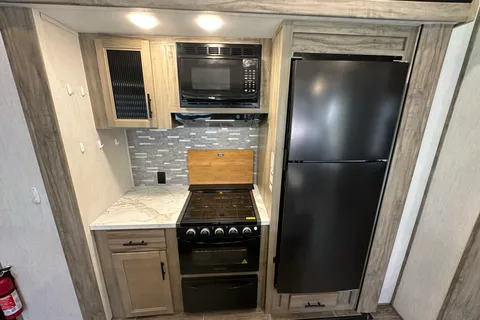 Forest River Artic Wolf 3770 Suite Fifth Wheel
