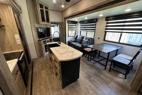 Forest River Artic Wolf 3770 Suite Fifth Wheel