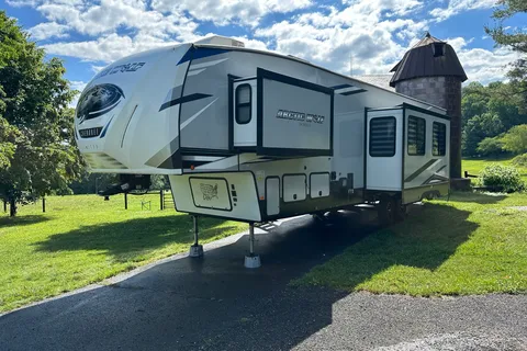 Forest River Artic Wolf 3770 Suite Fifth Wheel