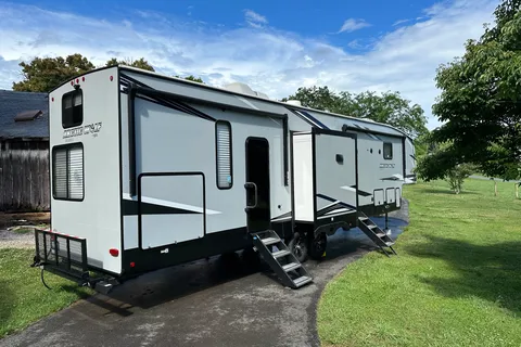 Forest River Artic Wolf 3770 Suite Fifth Wheel
