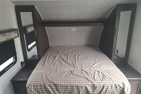 Justin 's Forest River 201 BHXL Travel Trailer