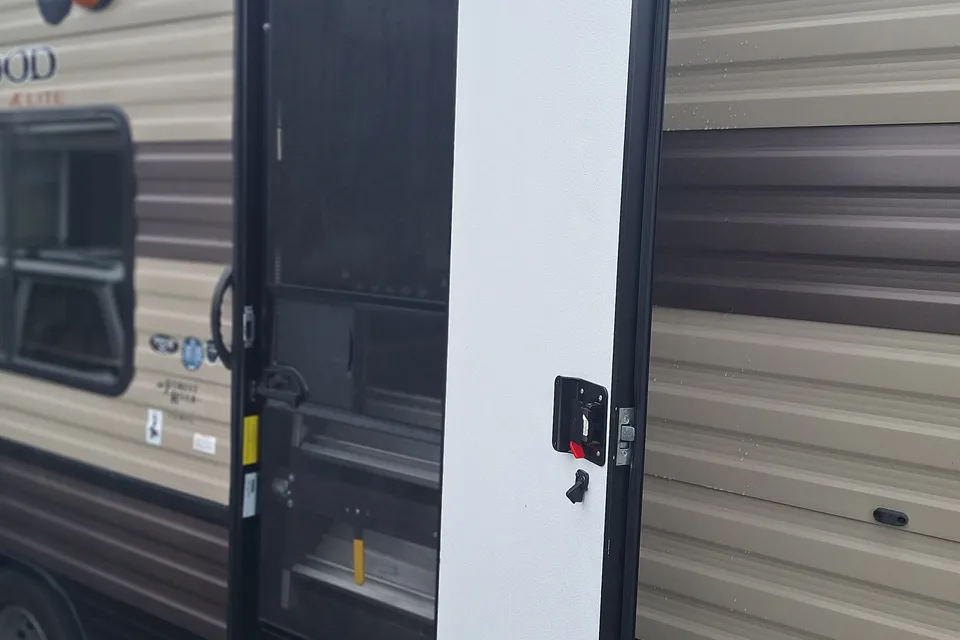 Justin 's Forest River 201 BHXL Travel Trailer
