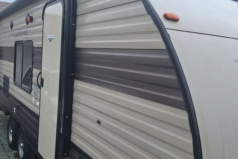 Justin 's Forest River 201 BHXL Travel Trailer
