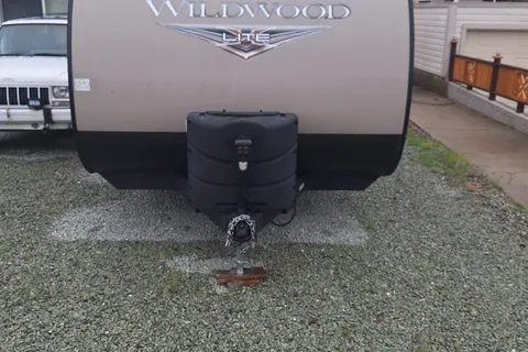 Justin 's Forest River 201 BHXL Travel Trailer