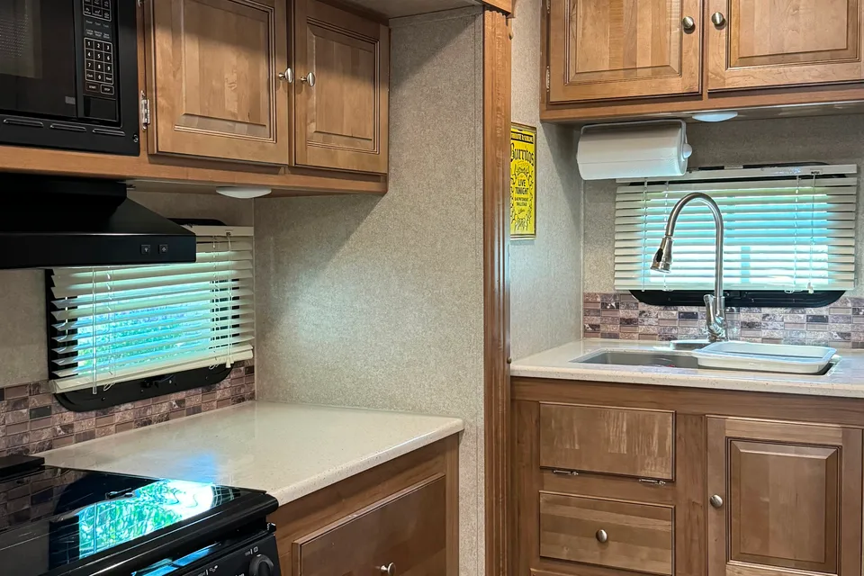 Ken's Forest River Rockwood Ultra Lite M-2304DS Travel Trailer