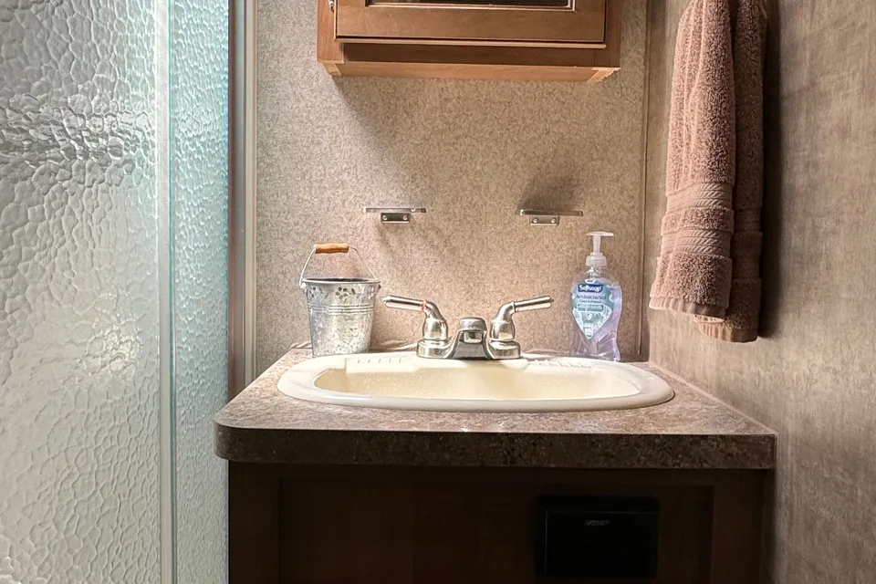 Ken's Forest River Rockwood Ultra Lite M-2304DS Travel Trailer
