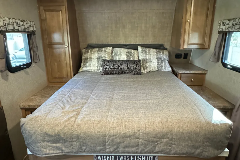 Ken's Forest River Rockwood Ultra Lite M-2304DS Travel Trailer