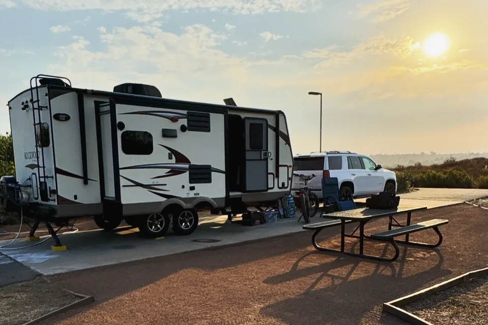 Ken's Forest River Rockwood Ultra Lite M-2304DS Travel Trailer