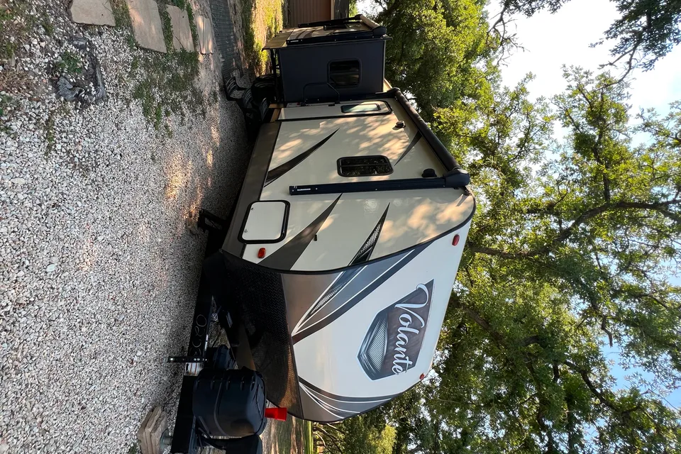 Crossroads Volante db33 Travel Trailer