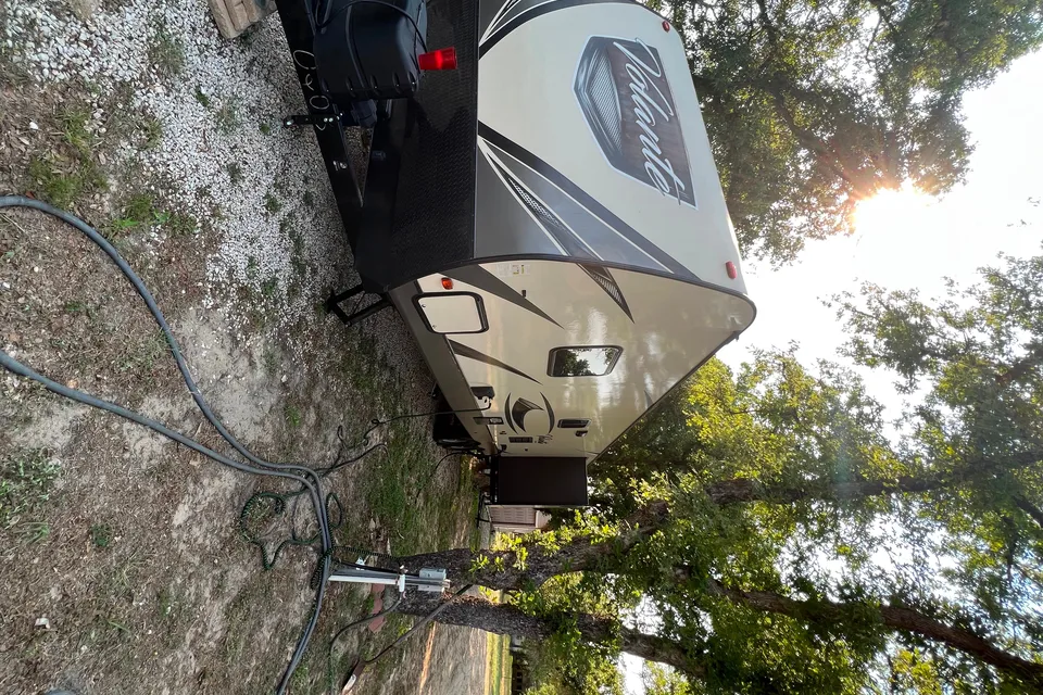 Crossroads Volante db33 Travel Trailer