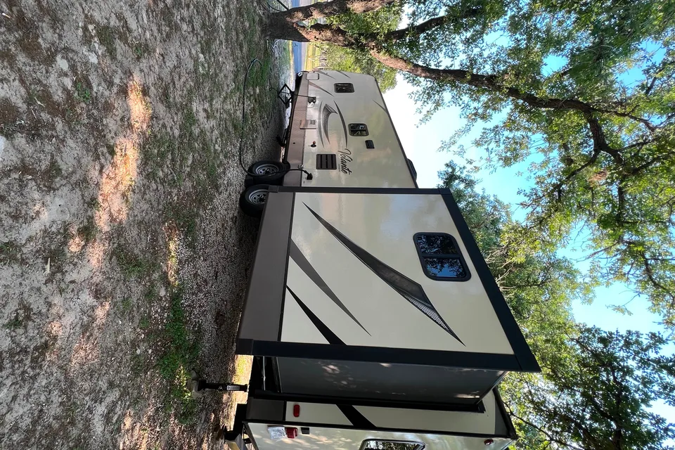Crossroads Volante db33 Travel Trailer