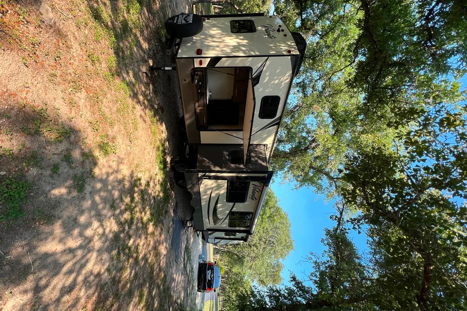 Crossroads Volante db33 Travel Trailer