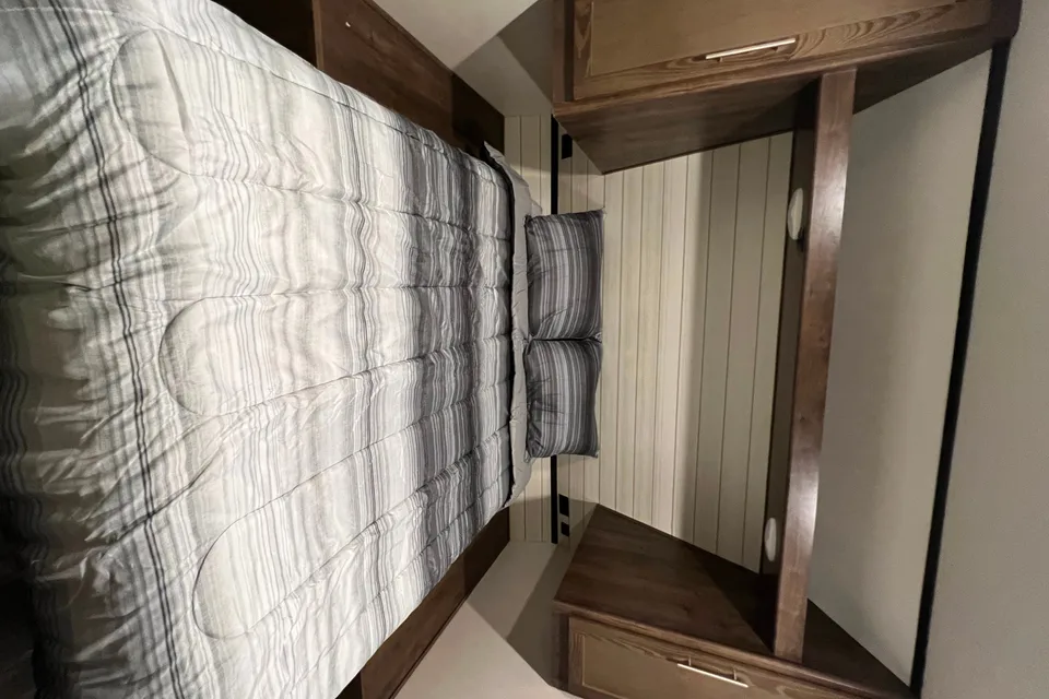 Crossroads Volante db33 Travel Trailer