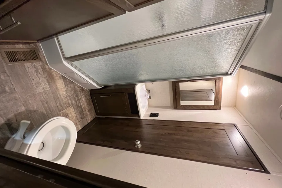 Crossroads Volante db33 Travel Trailer