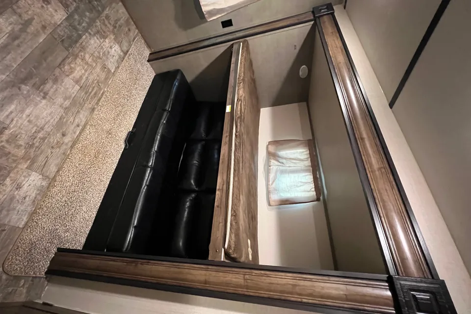 Crossroads Volante db33 Travel Trailer