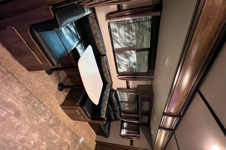 Crossroads Volante db33 Travel Trailer