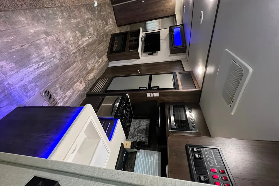 Crossroads Volante db33 Travel Trailer