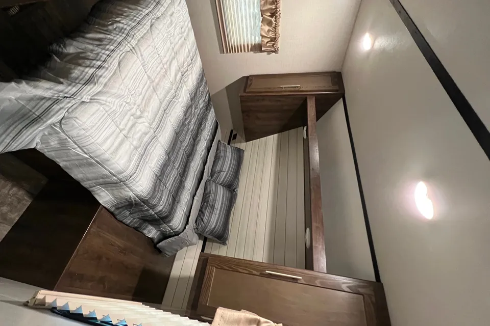 Crossroads Volante db33 Travel Trailer