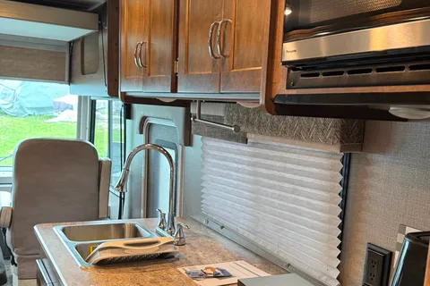 Winnebago Intent 31R Class A