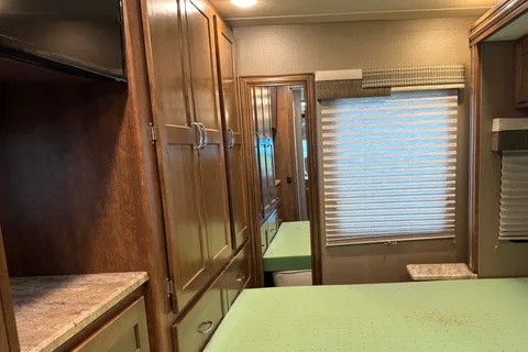 Winnebago Intent 31R Class A