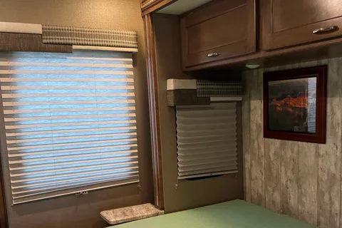 Winnebago Intent 31R Class A