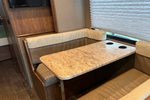 Winnebago Intent 31R Class A
