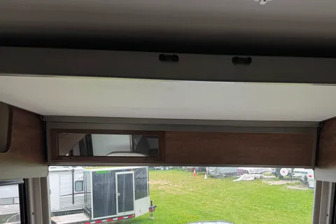 Winnebago Intent 31R Class A