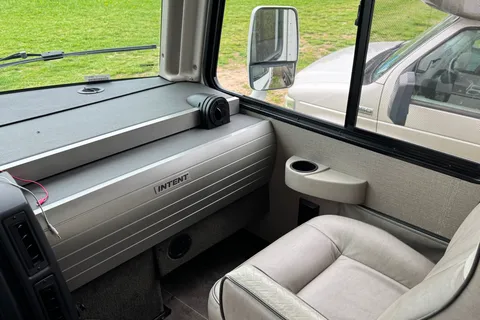 Winnebago Intent 31R Class A