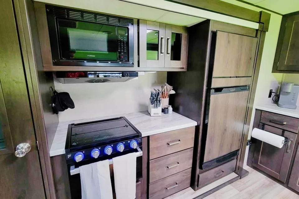 2022 Grand Design Family Glamping | Premium Trailer | Sleeps 6 | Boondocking with Extra Solar