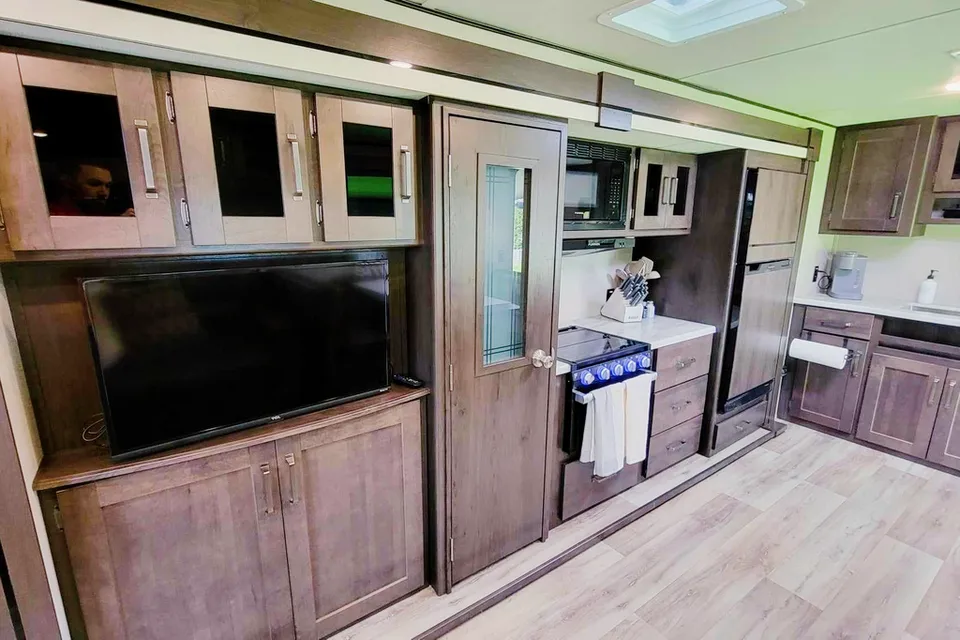 2022 Grand Design Family Glamping | Premium Trailer | Sleeps 6 | Boondocking with Extra Solar