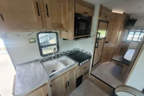 Coachmen Leprechaun Classe C