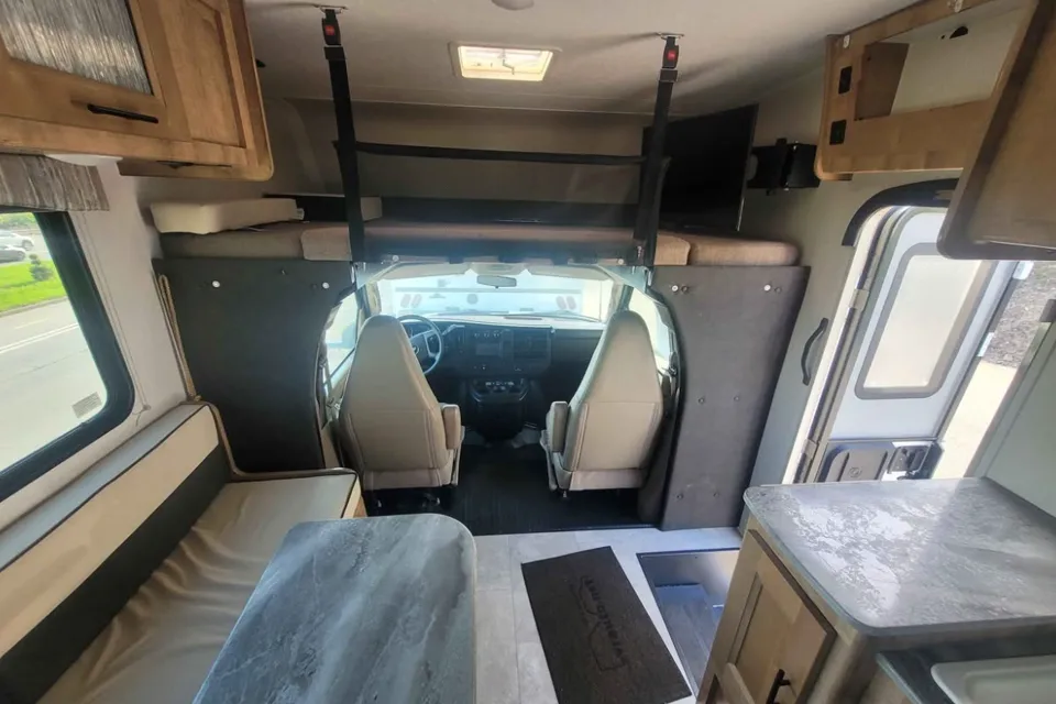 Coachmen Leprechaun Classe C