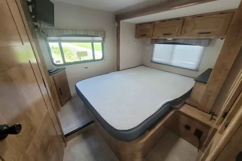 Coachmen Leprechaun Classe C