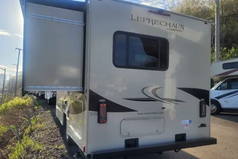 Coachmen Leprechaun Classe C