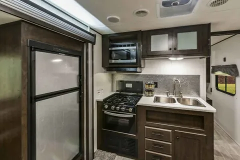 2021 Kid-Approved Heartland Trailrunner SLE 261BHS Travel Trailer