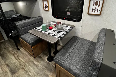Brand New 2024 Light Weight 21ft Forest River Cherokee Wolf Den 16EV Travel Trailer