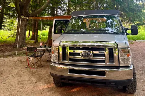Van Ford E-250 allongé Classe B
