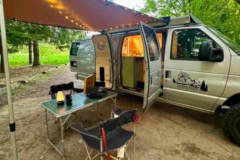 Van Ford E-250 allongé Classe B