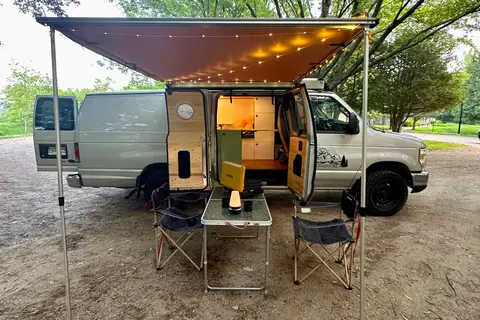 Van Ford E-250 allongé Classe B