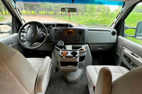 Van Ford E-250 allongé Classe B
