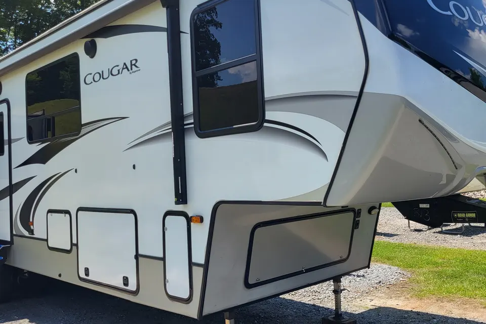 bill's Keystone 368 mbi Fifth Wheel