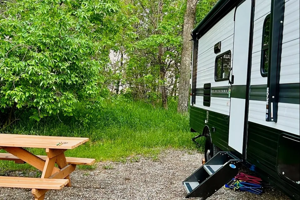 Sasha's Keystone Hideout Travel Trailer *new upgraded mattress*