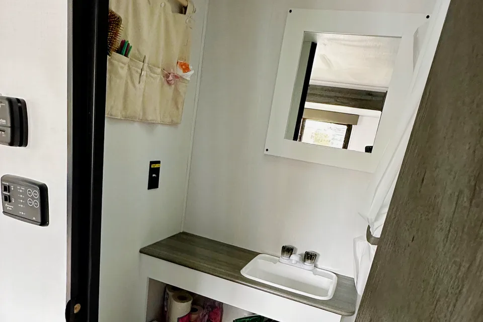 Sasha's Keystone Hideout Travel Trailer *new upgraded mattress*