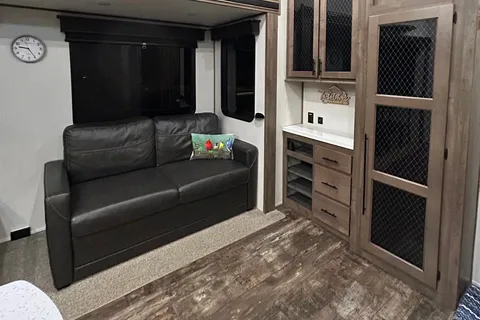 The Traveling Bed’r! 2 Bathroom Sabre