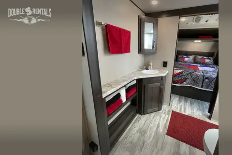 TRANSCEND BH w/ QUAD BUNKS, 1.5 BATHS, THEATER SEATING & DINETTE