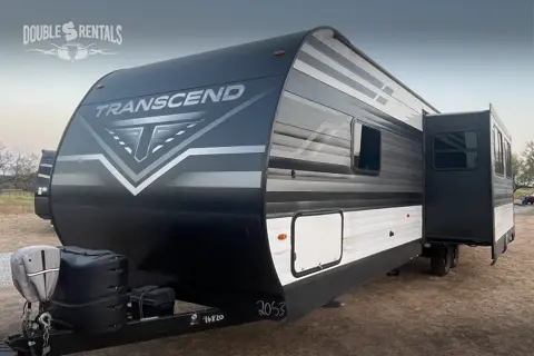 TRANSCEND BH w/ QUAD BUNKS, 1.5 BATHS, THEATER SEATING & DINETTE