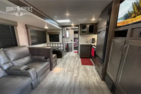 TRANSCEND BH w/ QUAD BUNKS, 1.5 BATHS, THEATER SEATING & DINETTE